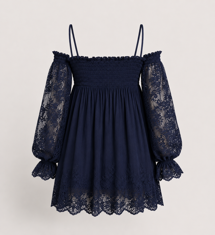 Vestido corto de encaje con hombros descubiertos