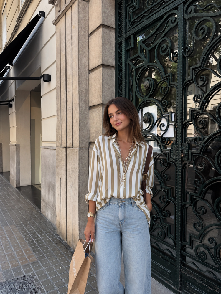 Camisa oversize de rayas con botones